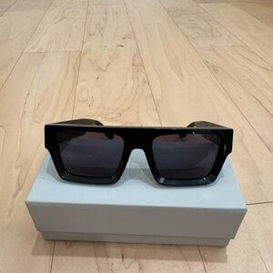 DEZI Slick Sunglasses